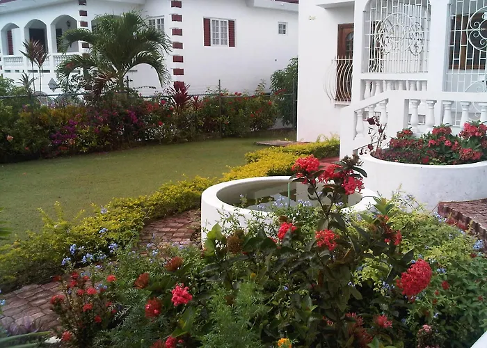 Westgate Hills Jamaica Melrose Place Apartment *