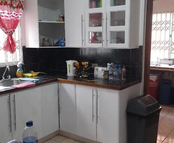 Westgate Hills Jamaica Melrose Place Apartment *
